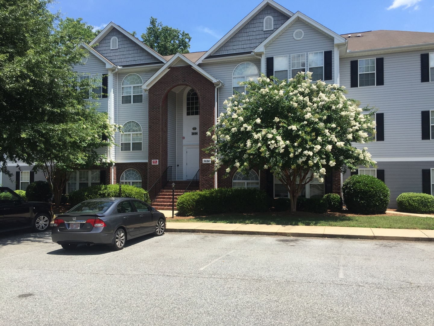 Greensboro House: 3694-2D Cotswold Avenue