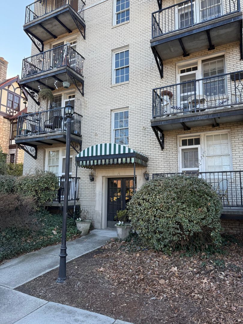 Greensboro House: 1013 N Elm Street