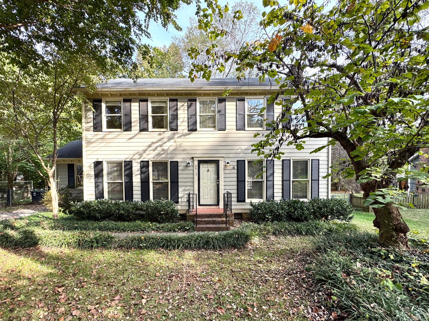 Greensboro House: 2015 Warwickshire Drive