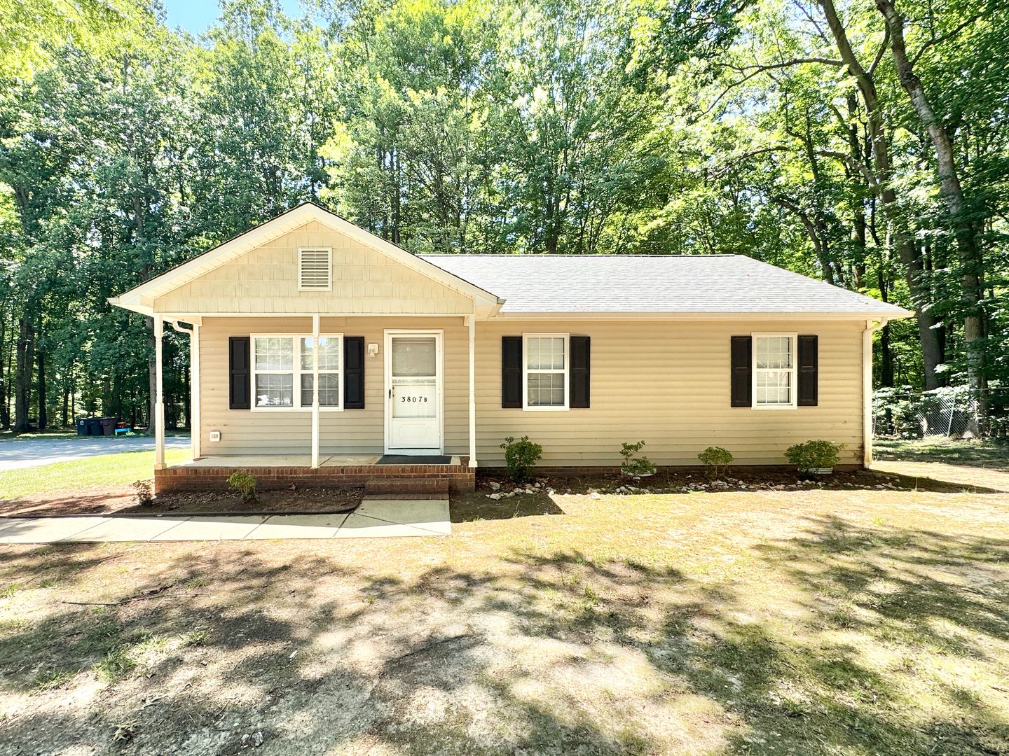 Greensboro House: 3807-B Baylor Street