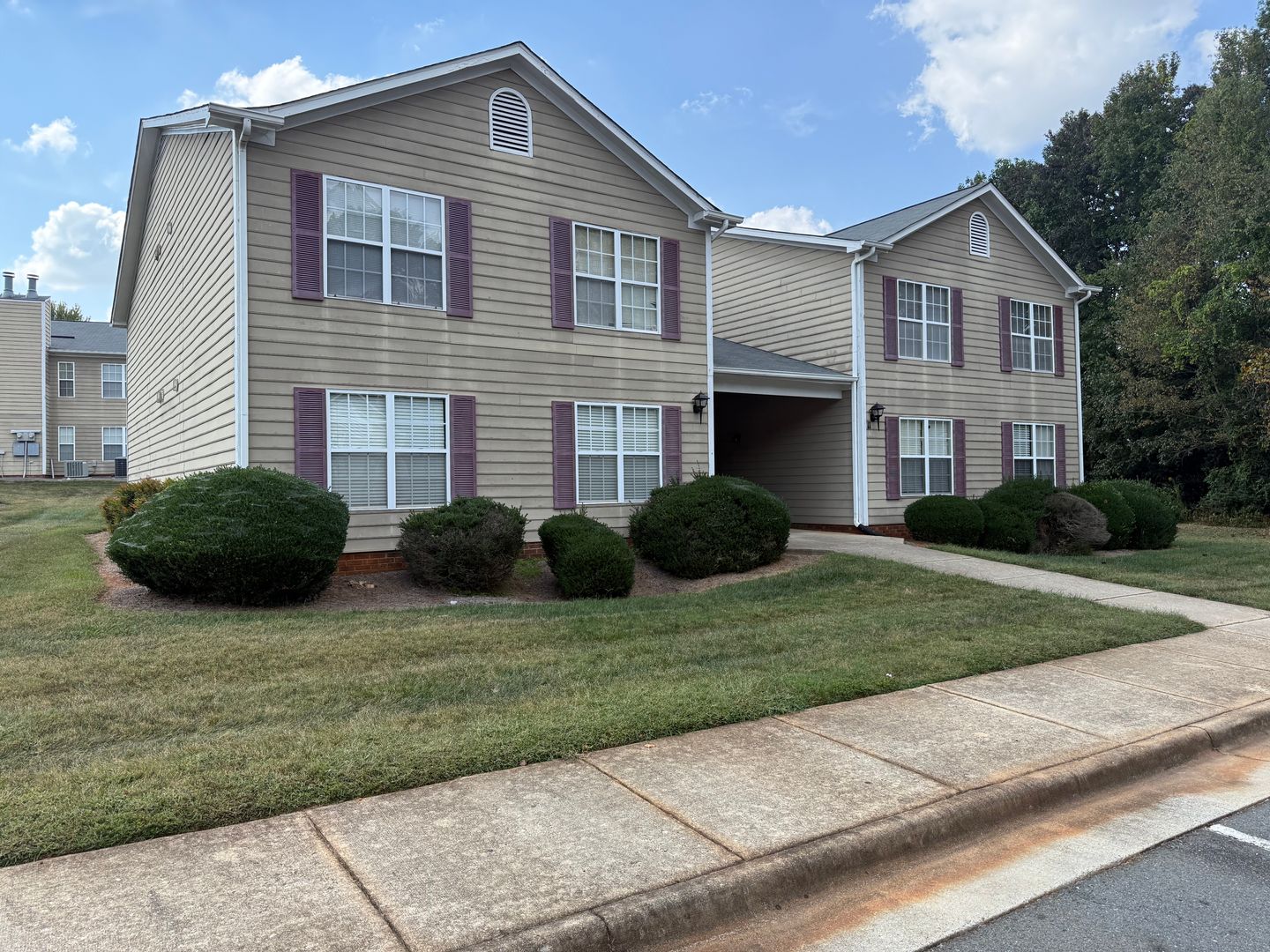 Greensboro House: 11 Meadowood Glen Way