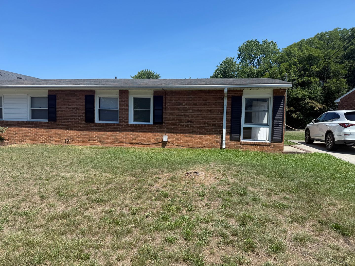 Greensboro House: 1725 E Cone Blvd