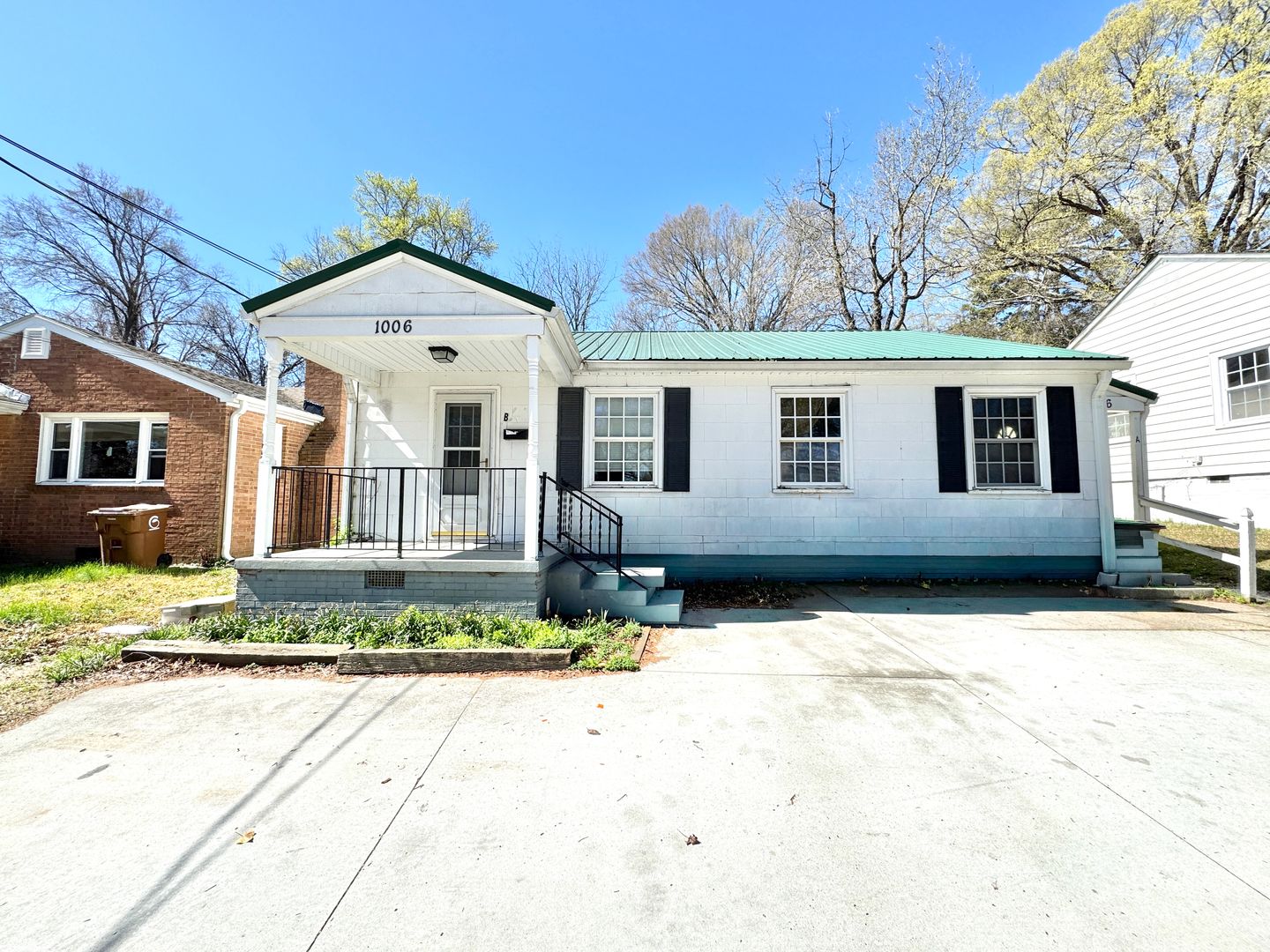 Greensboro Apartment: 1006 E Side Drive