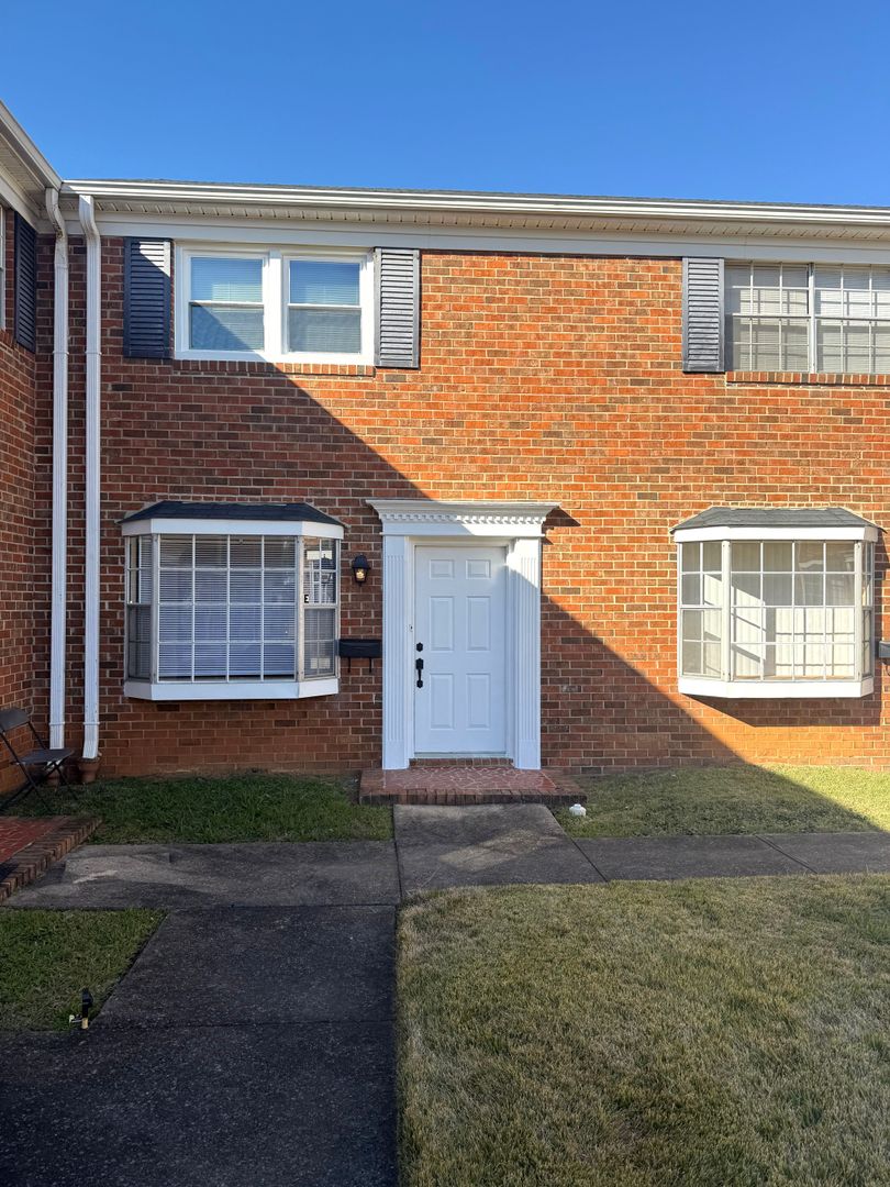 Greensboro House: 1723 E Cone Blvd