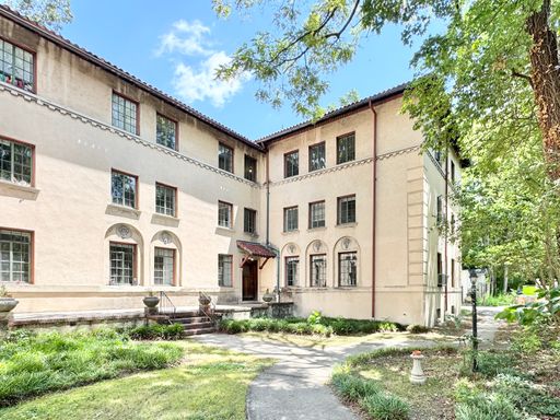 Adorable 2 Bedroom Near UNCG and Downtown Greensboro-1st Floor Unit – photo 1