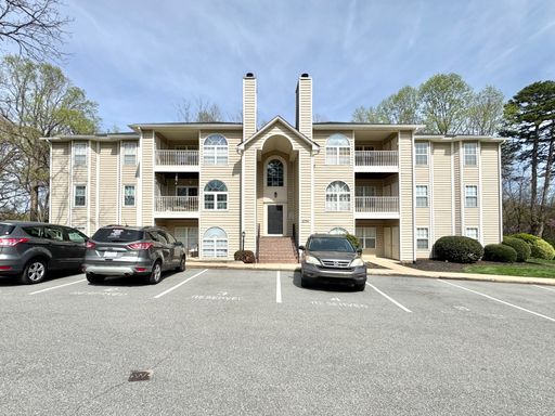 Immaculate 2 BR condo convenient to loop and I-40 – photo 1