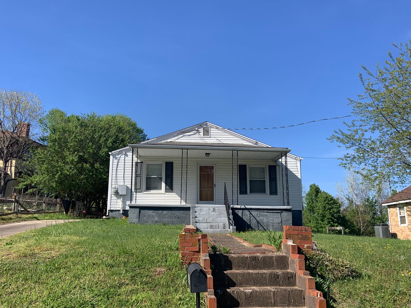 Adorable 2 Bedroom in Eden