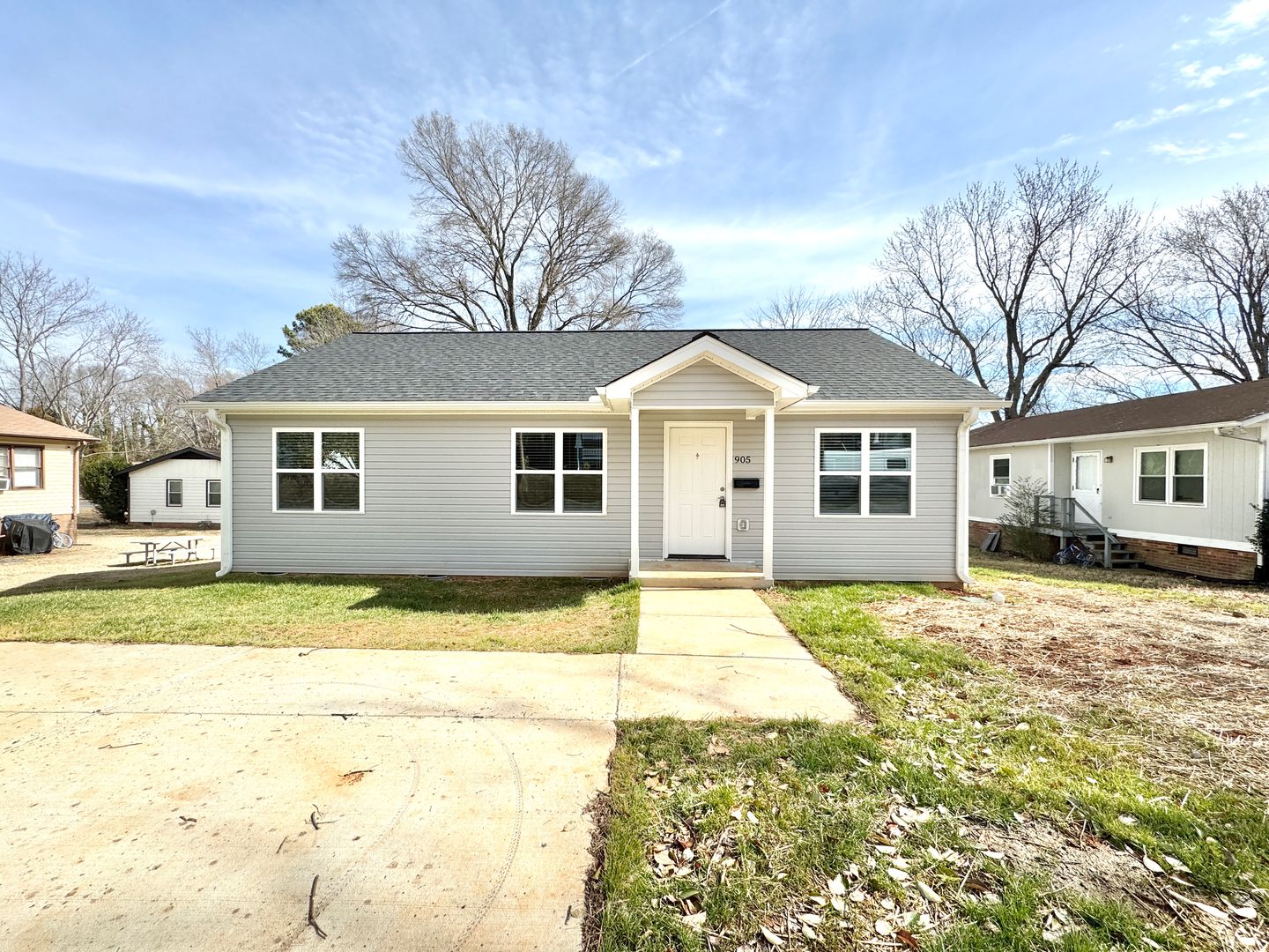 Greensboro House: 905 Dillard Street