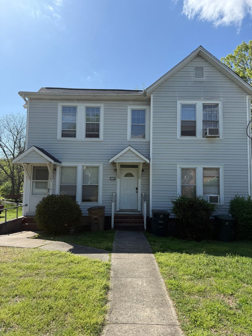 Greensboro House: 667 Chestnut Street