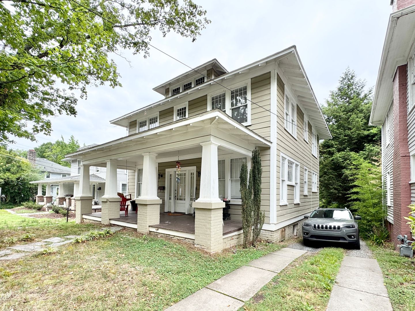 Greensboro House: 218 Tate Street Apt 2