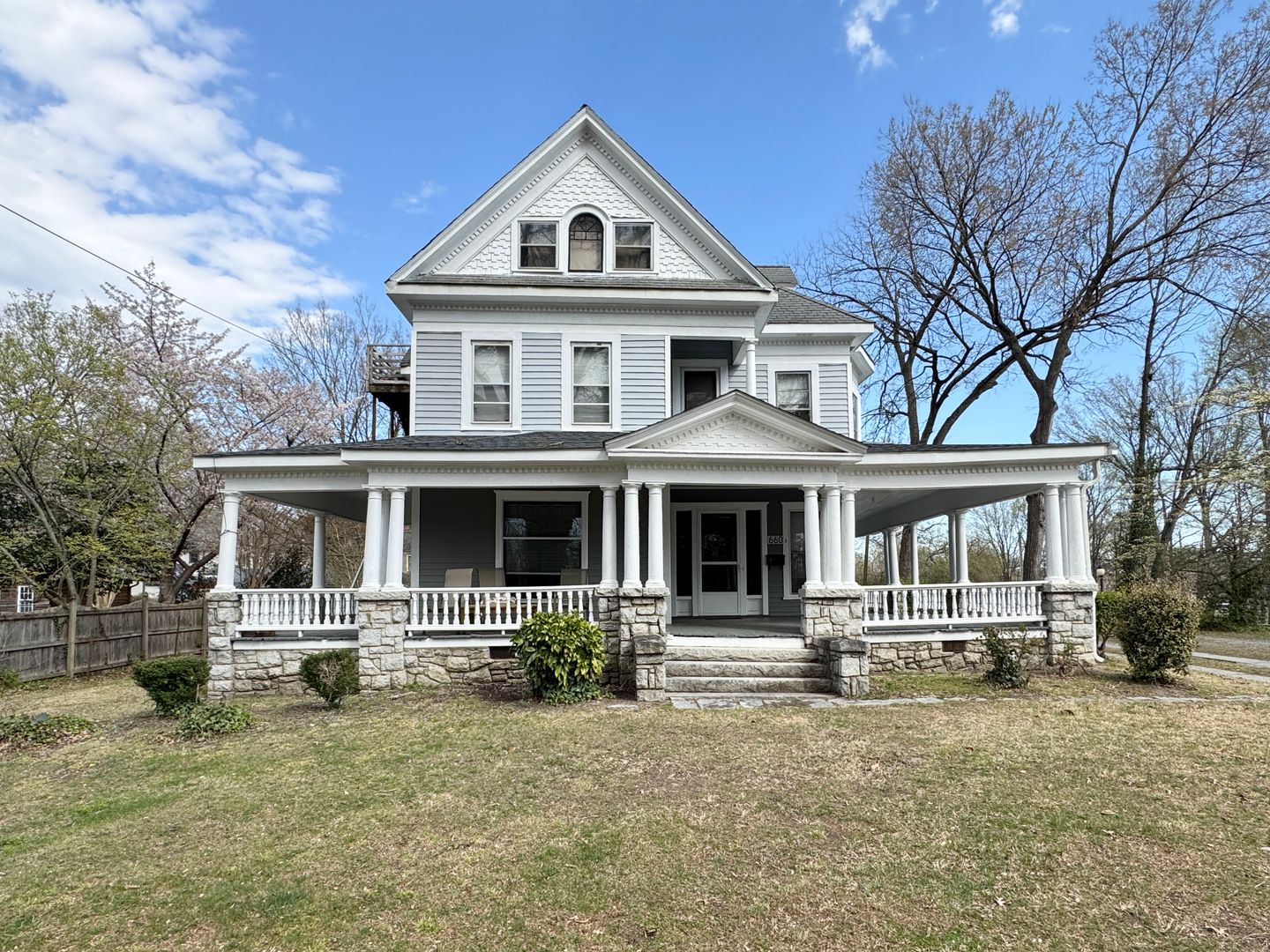 Greensboro House: 660 Chestnut Street