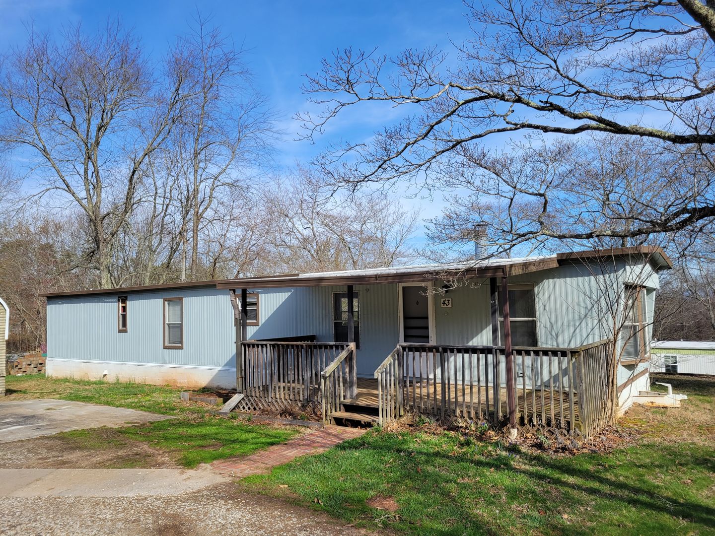 Leicester House: 43 Georgetown Dr