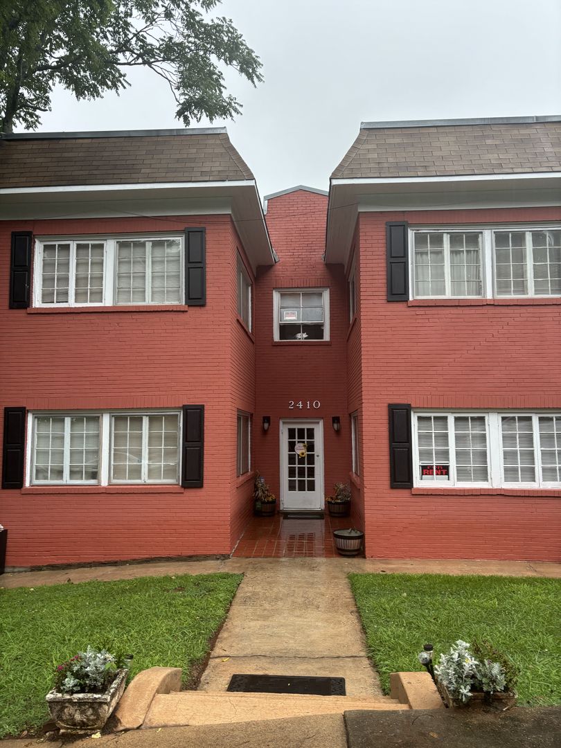 Birmingham House: 2410 Arlington Crescent