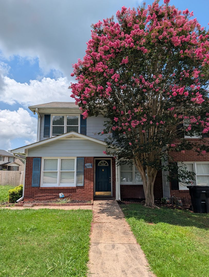 Birmingham House: 4757 Cheshire Cir