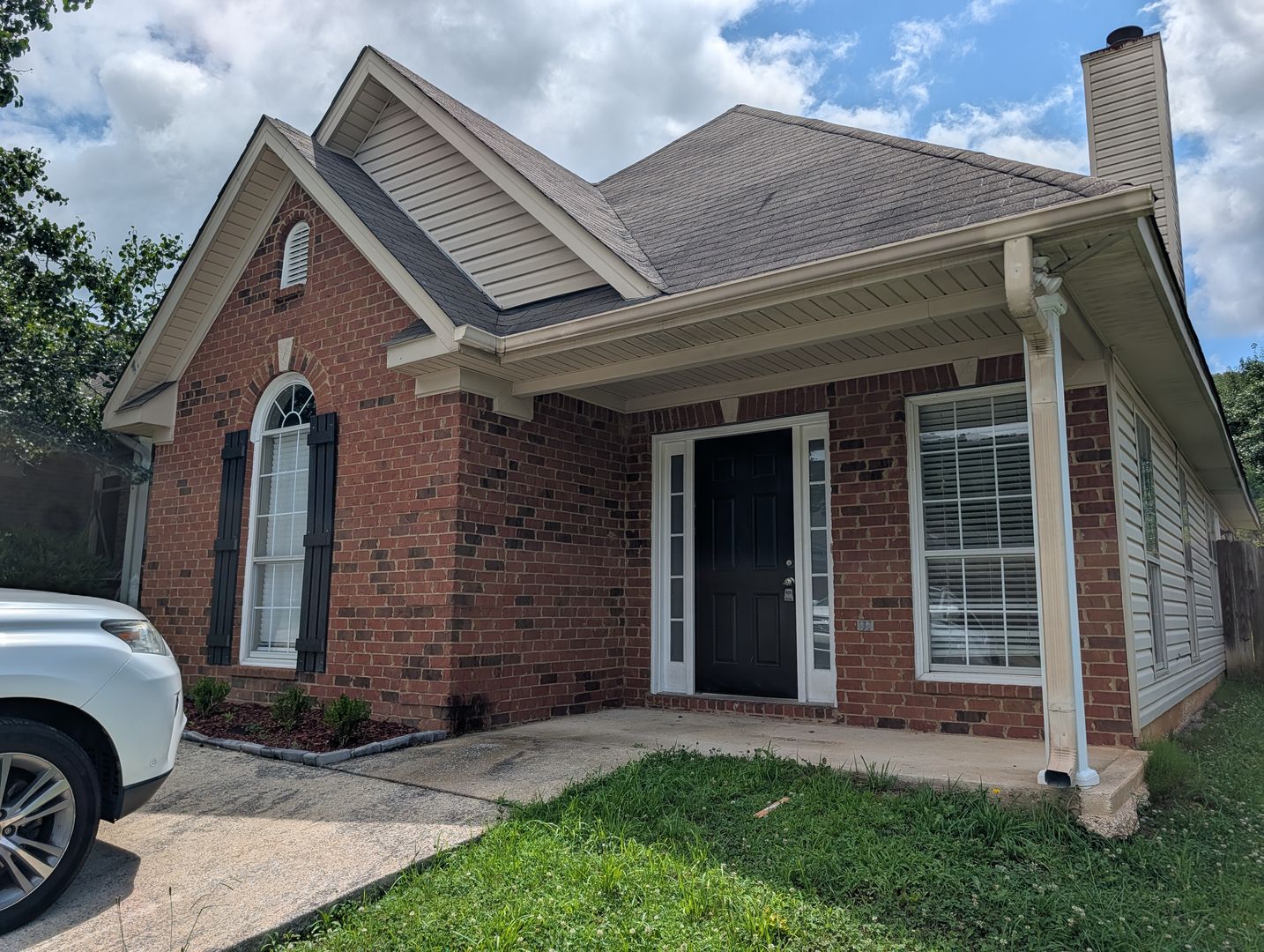 Sterrett House: 323 Forest Lakes Dr