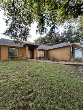 3-Bedroom Home in Windscape Clermont | Open Floor Plan | 2-Car Garage – photo 1