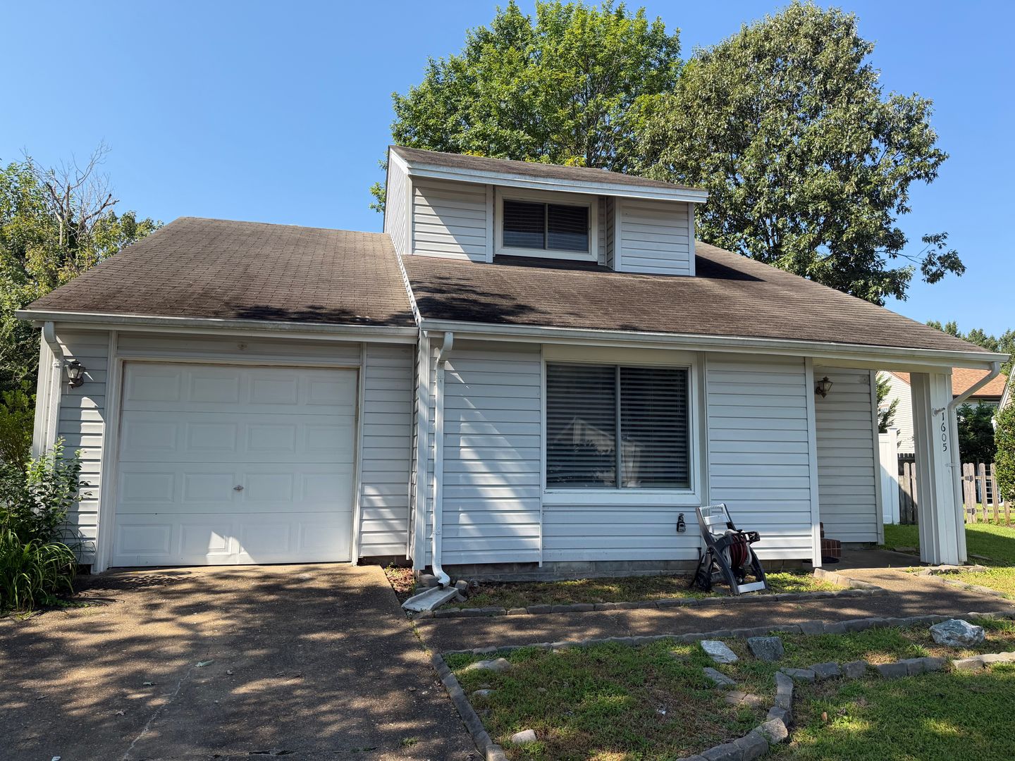 Virginia Beach House: 1605 Hathern Court