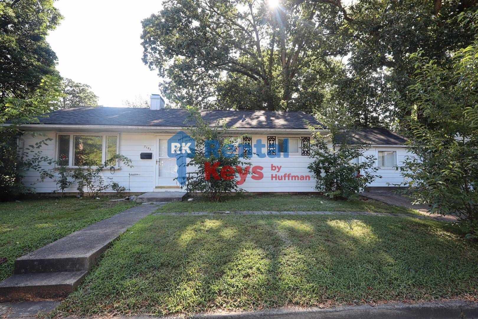 Evansville House: 2101 Waggoner Avenue