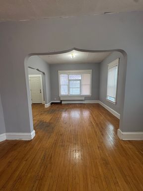 Sun-Drenched 2-Bedroom Duplex Near Theodore Wirth Park – photo 1