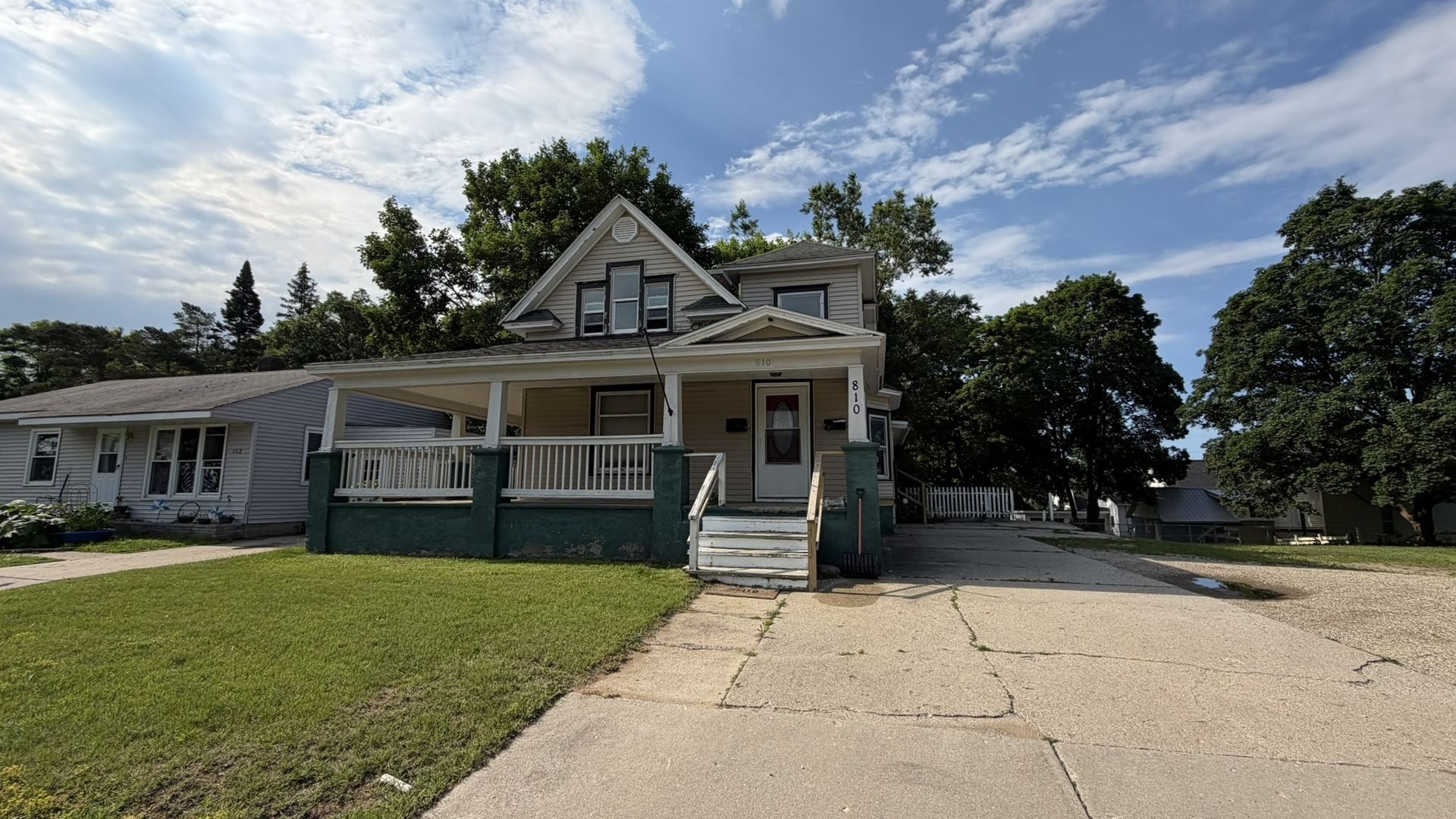 Cadillac Apartment: 810 E Division St