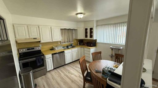 7457 Harrison St, Westland, MI 48185