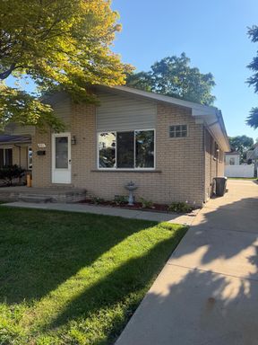 Charming 3 Bed, 1 Bath Corner Unit in Wyandotte