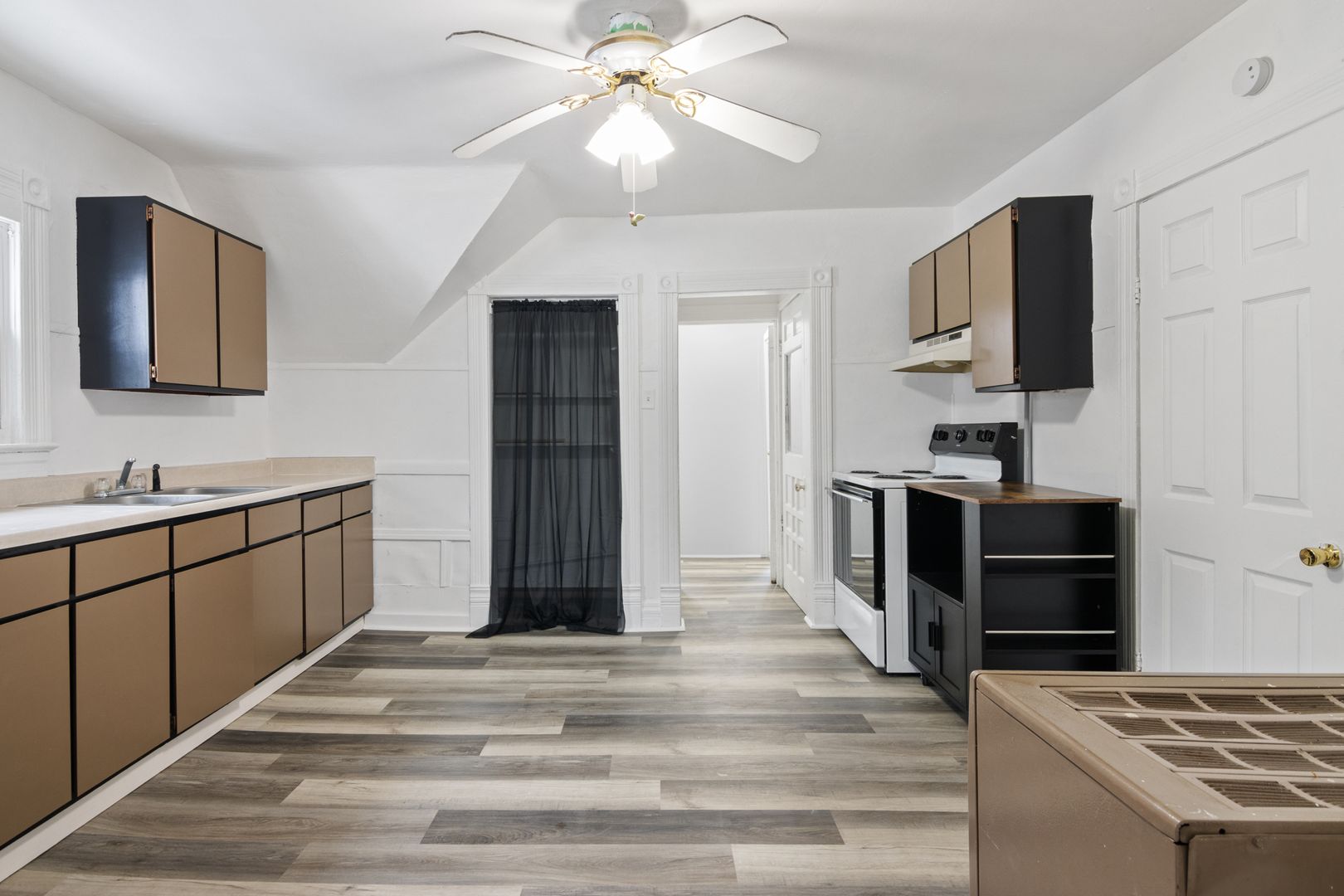 Cadillac Apartment: 218 E River St