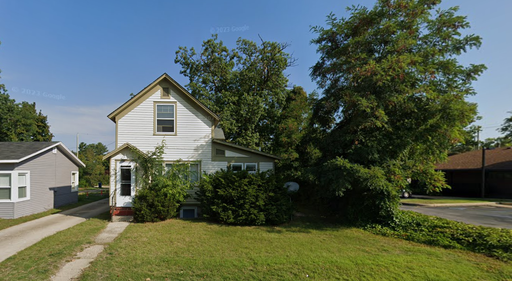 Charming 2 bedroom unit - Conveniently located.