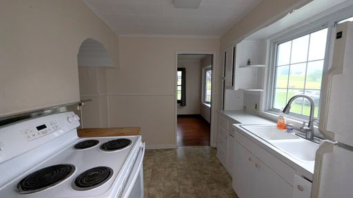 13497 Center Rd, Traverse City, MI 49686