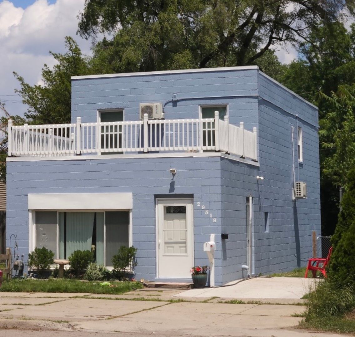 Livonia Apartment: 29518 Joy Rd