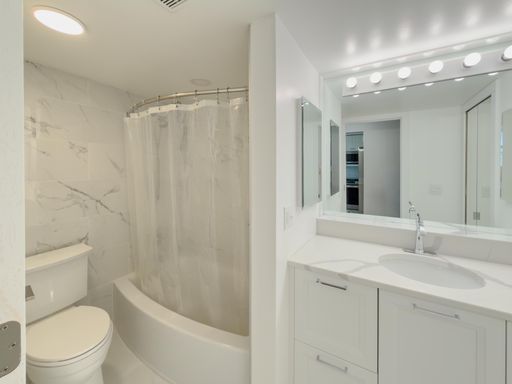 1603 Cass Lake Rd #D Unit, Keego Harbor, MI 48320