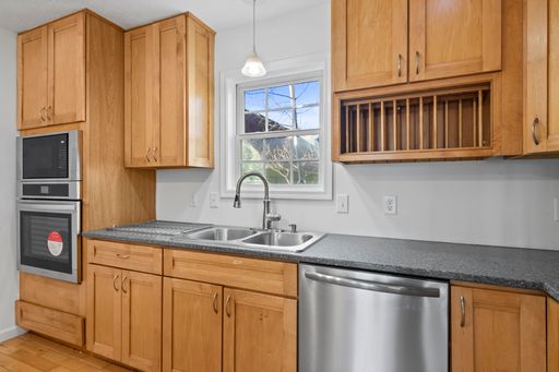 5816 SW Bay Shore Dr, Suttons Bay, MI 49682