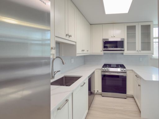 1603 Cass Lake Rd #D Unit, Keego Harbor, MI 48320