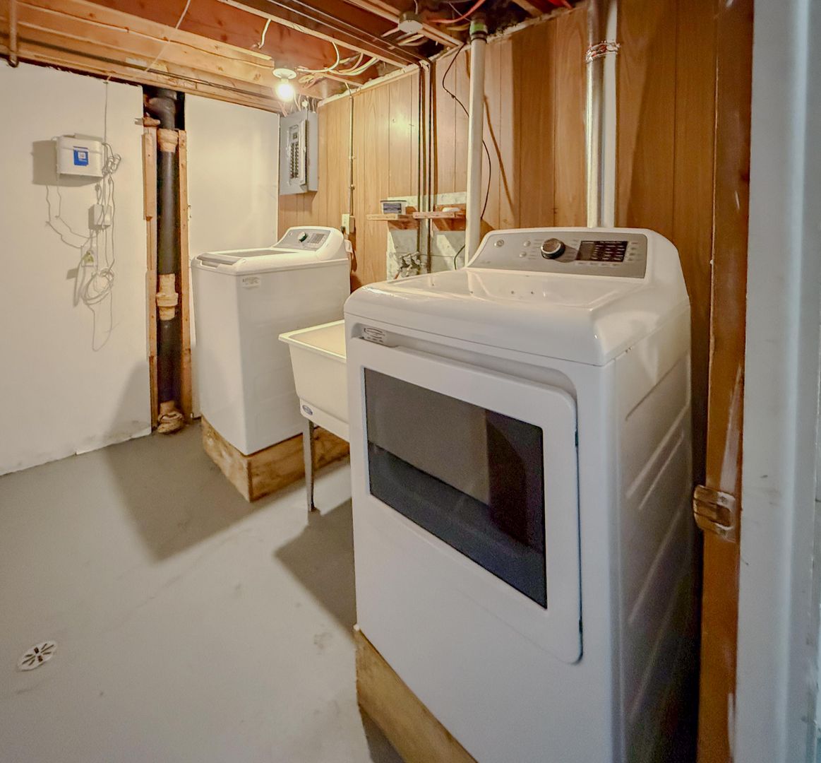 Laundry room at 34227 Florence St