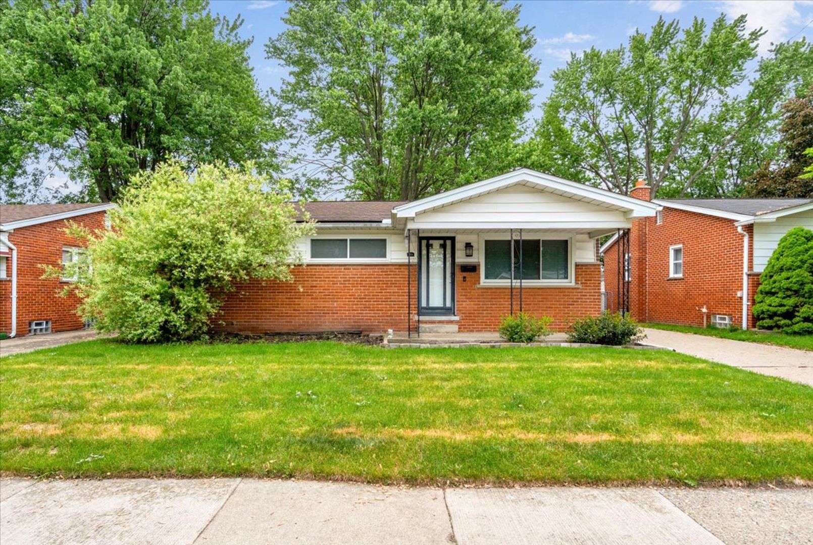 Madison Heights House: 1554 Cynthia Ave