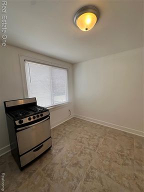 122 W Houstonia Avenue unit B, Royal Oak, MI 48073