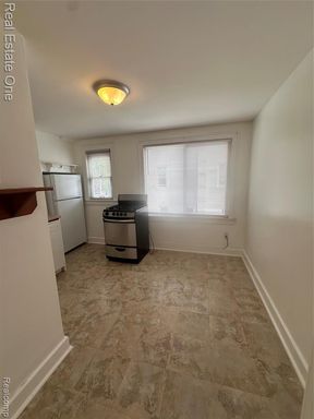 122 W Houstonia Avenue unit B, Royal Oak, MI 48073
