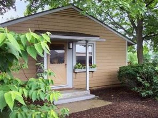 Great Ann Arbor Location – 2-BEDROOM End Unit! – photo 1