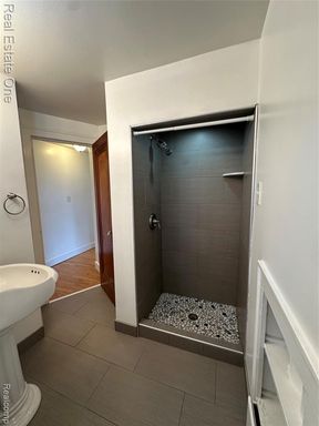 122 W Houstonia Avenue unit B, Royal Oak, MI 48073
