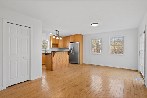 5816 SW Bay Shore Dr, Suttons Bay, MI 49682