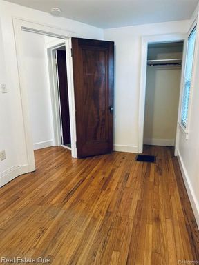 122 W Houstonia Avenue unit B, Royal Oak, MI 48073