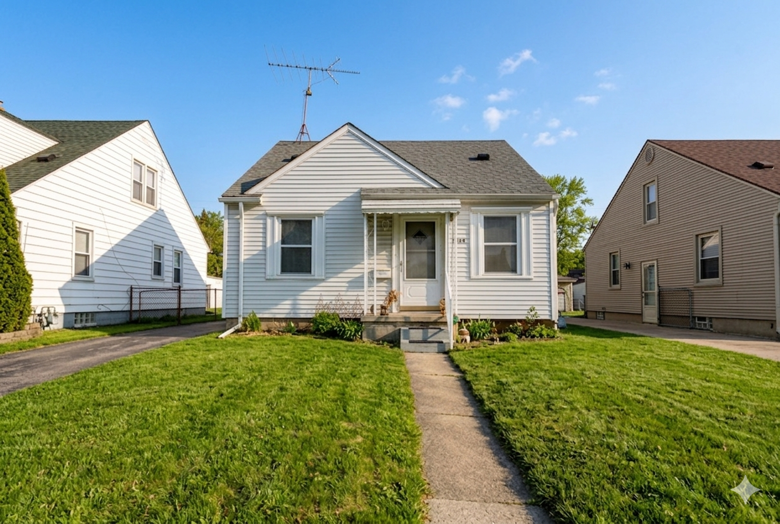 Dearborn House: 3354 Monroe St