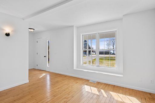 5816 SW Bay Shore Dr, Suttons Bay, MI 49682