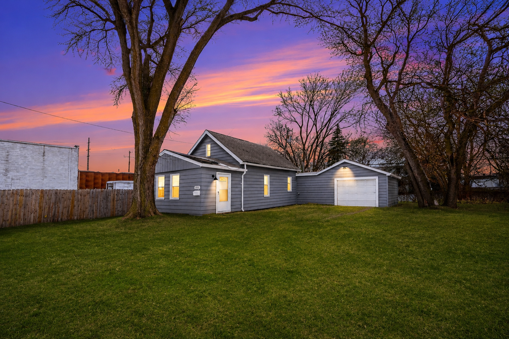 Warren House: 20801 Elroy