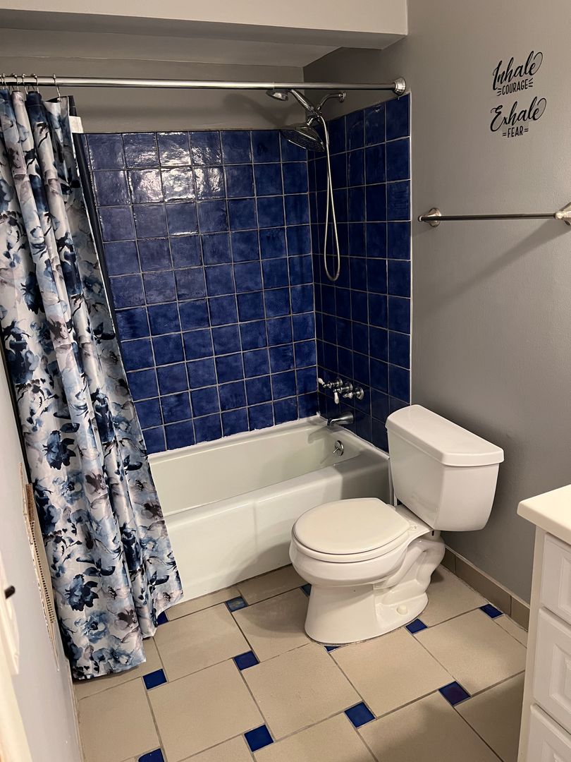 Westland House: 7610 Woodview Dr. E, #1