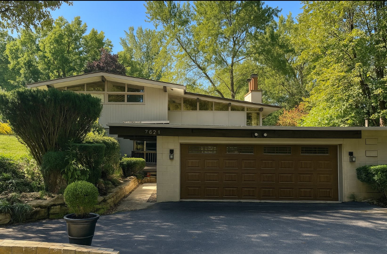 Canton House: 7621 Thornwood St