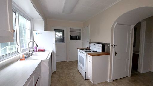 13497 Center Rd, Traverse City, MI 49686