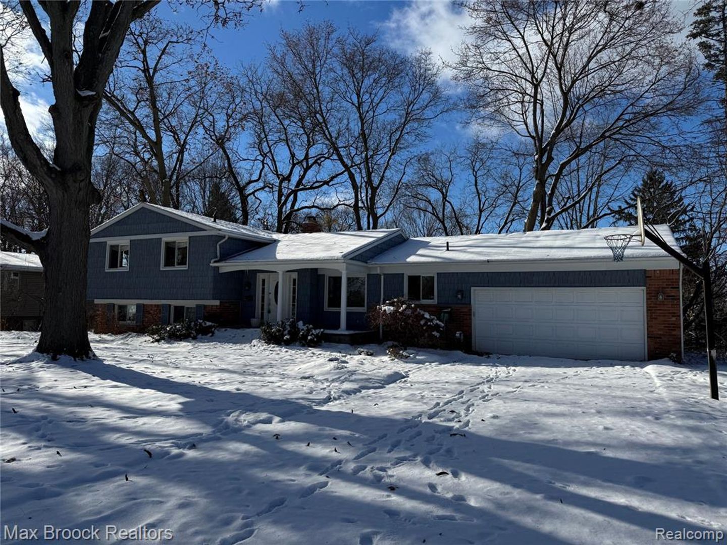 West Bloomfield House: 4138 Westover Drive