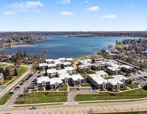 1603 Cass Lake Rd #D Unit, Keego Harbor, MI 48320