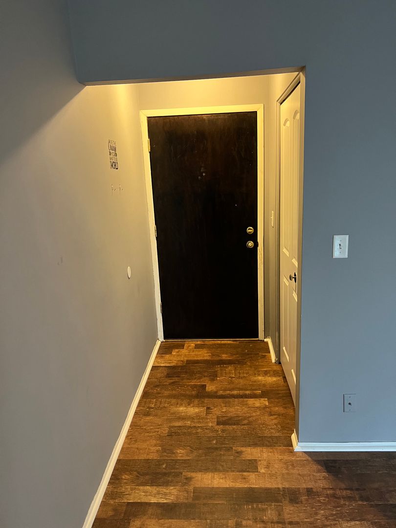 Westland House: 7610 Woodview Dr. E, #1